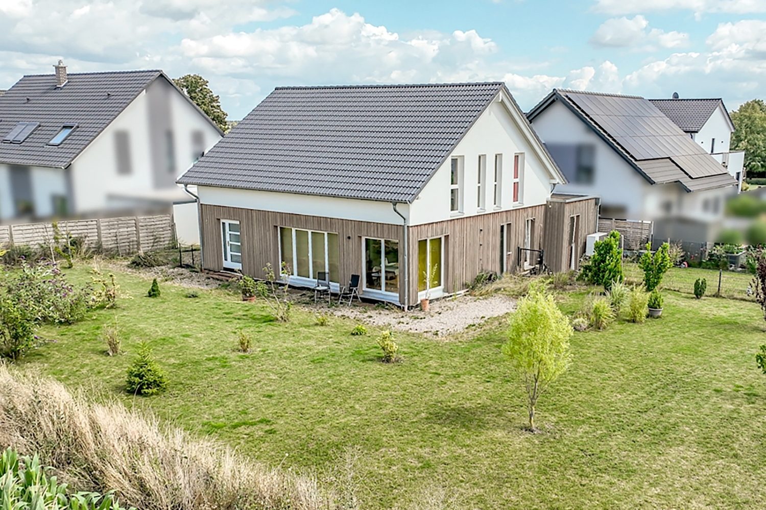 Gütelhöfer Immobilien - Immobilienangebot - Zülpich / Enzen - Alle - -PREISREDUZIERUNG!- Neuwertiger Wohntraum mit Einliegerwohnung und großem Grundstück in Enzen