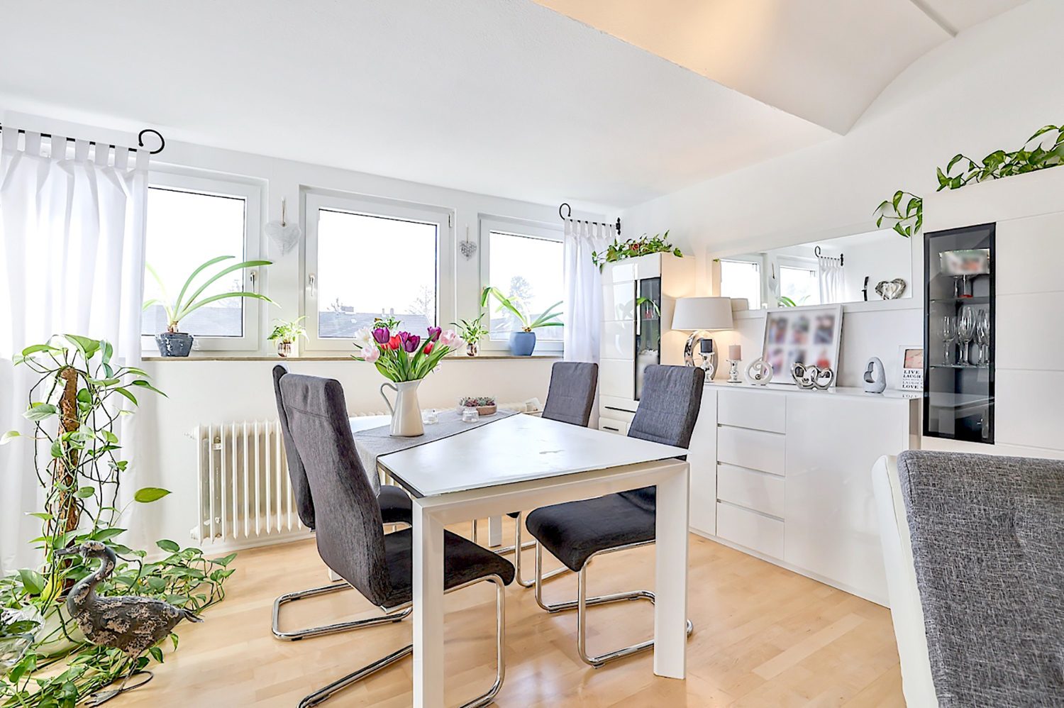 Gütelhöfer Immobilien - Immobilienangebot - Köln-Porz - Alle - Gemütliche lichtdurchflutete Zweiraumwohnung mit großzügiger Loggia in begehrter Lage von Köln-Porz