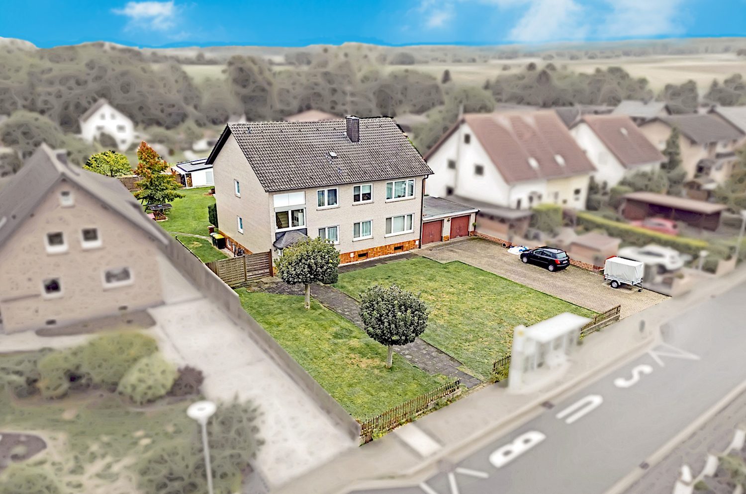 Gütelhöfer Immobilien - Immobilienangebot - Meckenheim / Altendorf - Alle - Betongold in Altendorf! Großzügiges Zweifamilienhaus mit zwei Garagen auf 2.344m² Grundstück