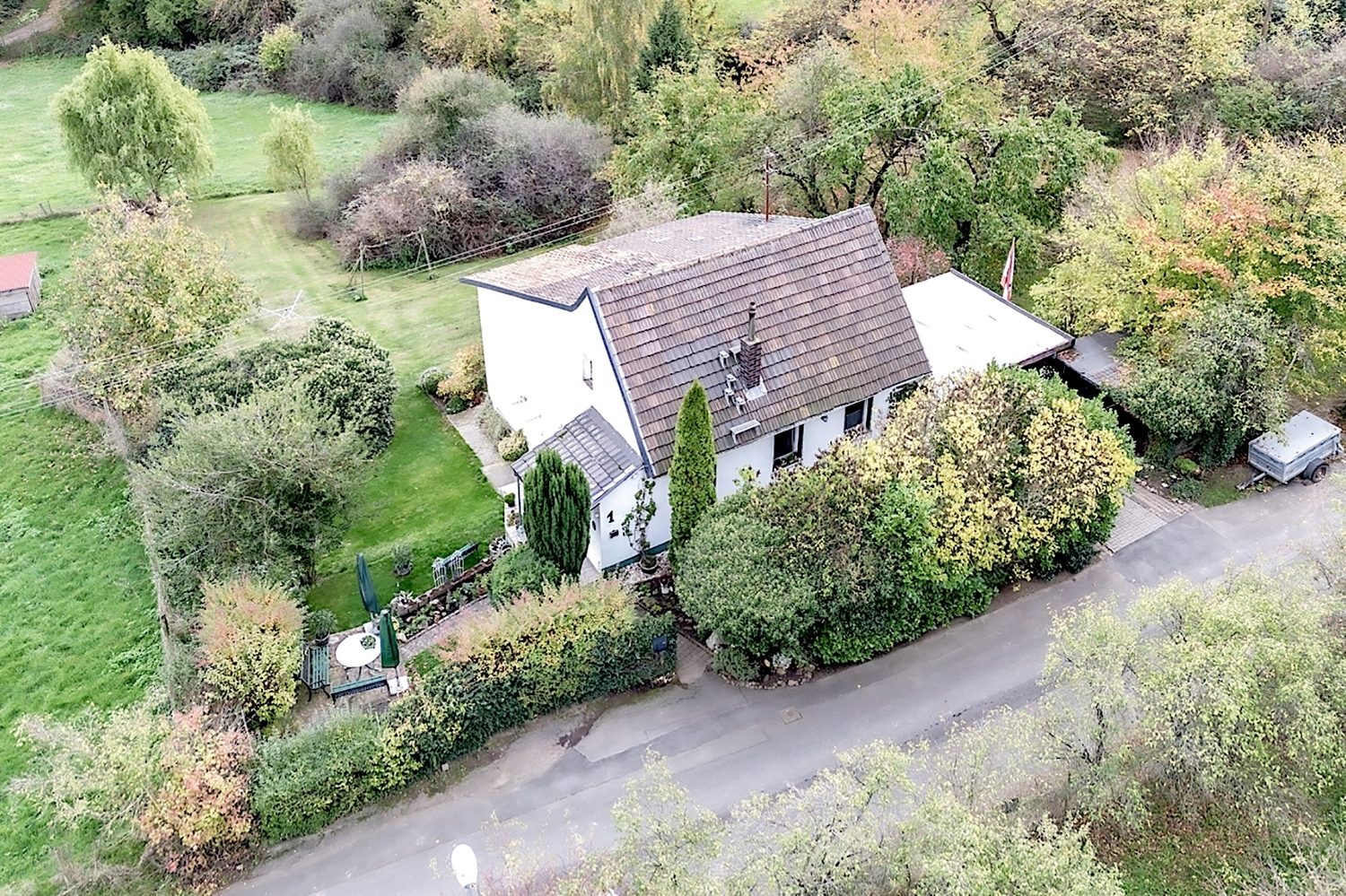 Gütelhöfer Immobilien - Immobilienangebot - Rheinbach - Alle - Für Individualisten! Freistehendes und einzigartig gelegenes Einfamilienhaus mit Pelletheizung