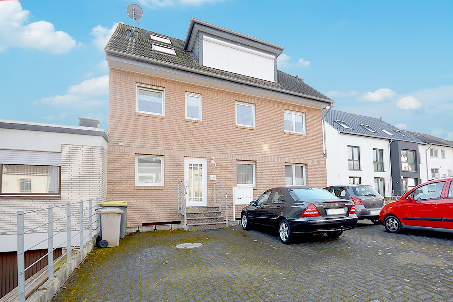 Gütelhöfer Immobilien - Immobilienangebot - Alfter - Alle - Gemütliche Zweiraumwohnung mit Terrasse, Einbauküche und Kfz-Stellplatz in Alfter