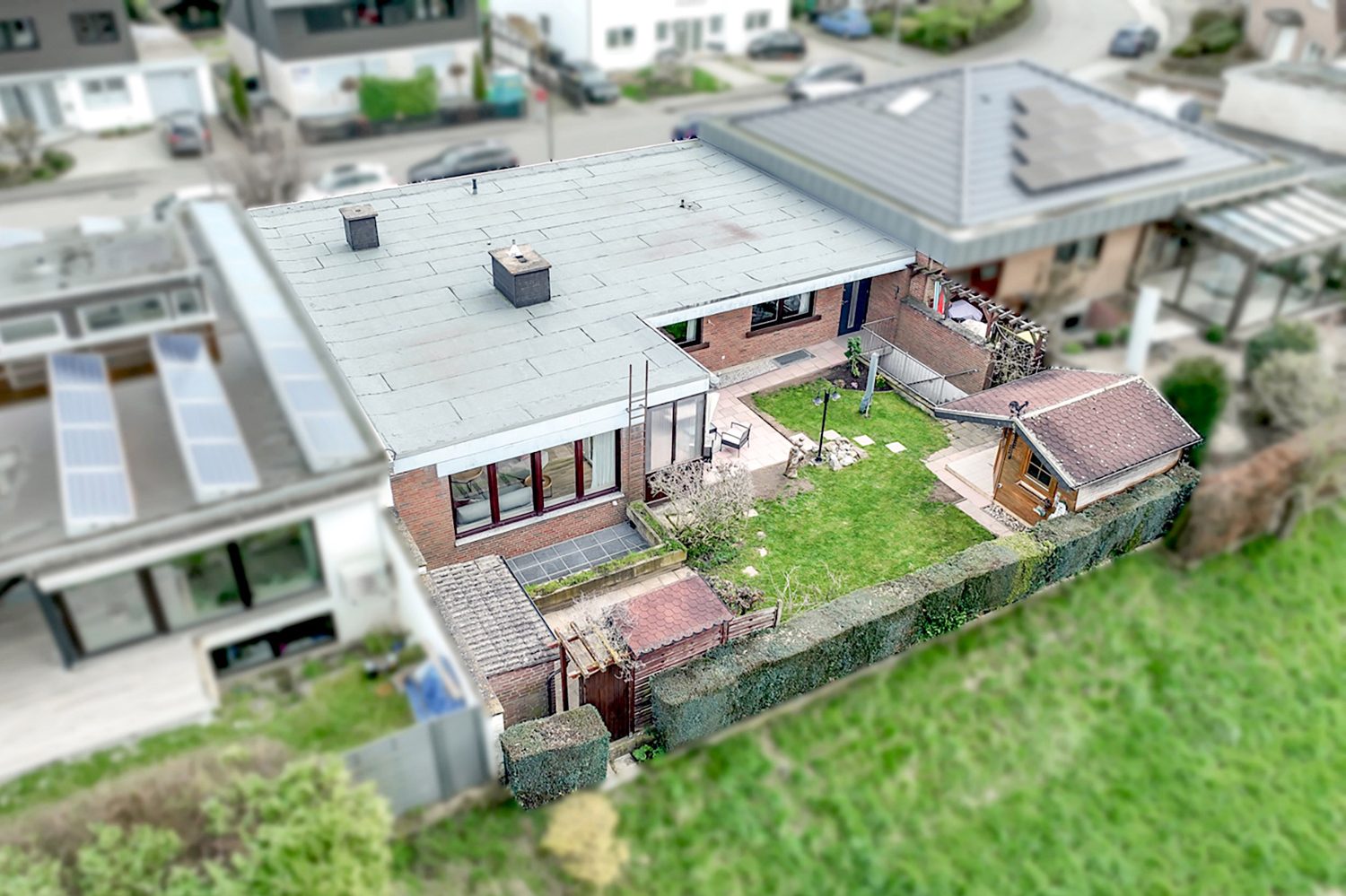 Gütelhöfer Immobilien - Immobilienangebot - Swisttal - Alle - Hochwertig sanierter Bungalow mit möglicher Einliegerwohnung und Garten - kaufen und einziehen!