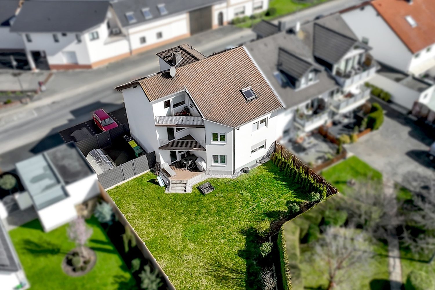 Gebäudeansicht Gütelhöfer Immobilien - Immobilienangebot - Bornheim - Alle - Solides Investment! Hochwertig saniertes u. voll vermietetes Dreifamilienhaus in Bornheimer Top-Lage