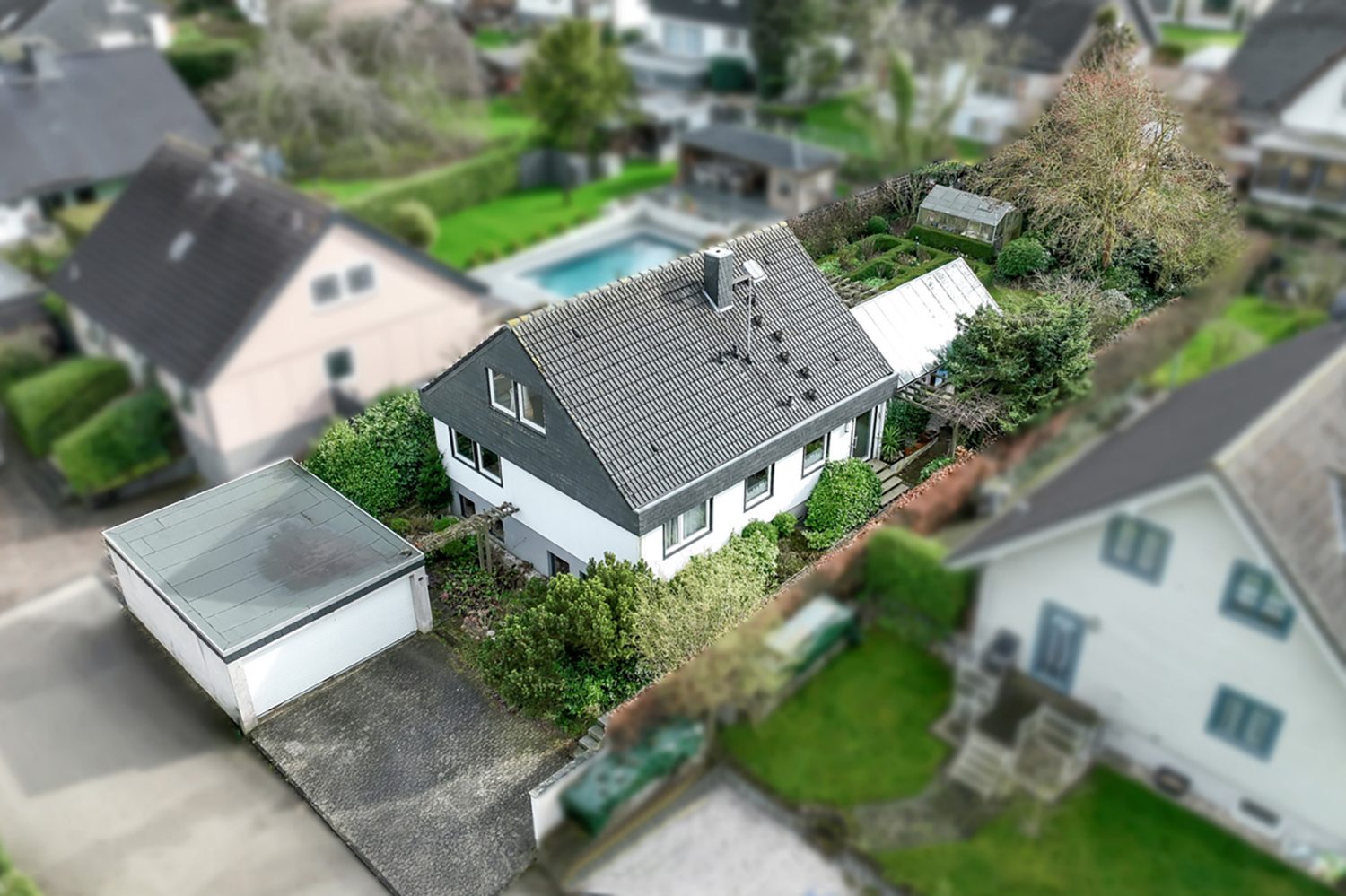 Gütelhöfer Immobilien - Immobilienangebot - Rheinbach / Hilberath - Alle - Freistehendes Zuhause mit unkoventionellen Grundriss, Sauna, Pool und Doppelgarage in Hilberath