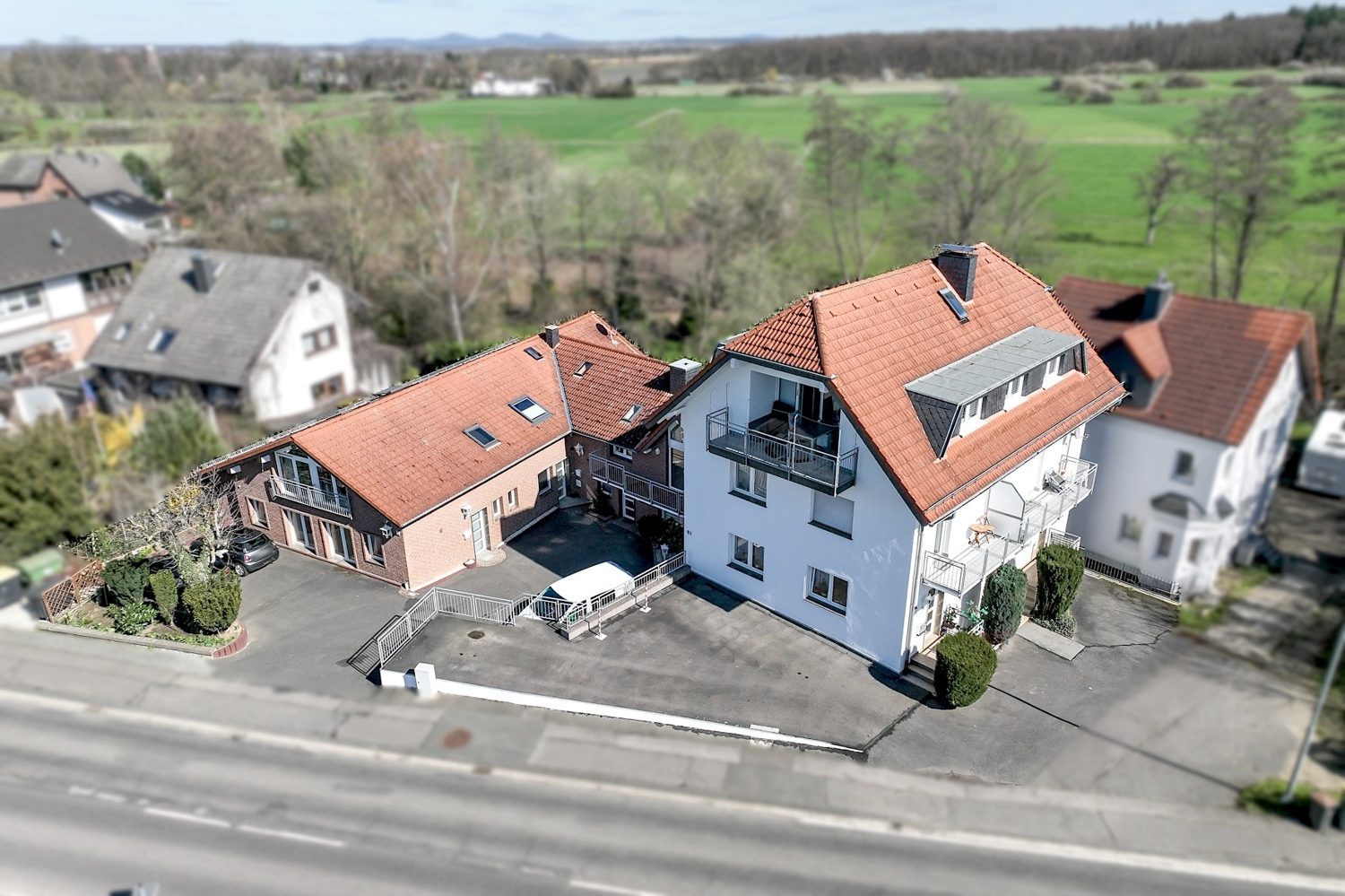 Gütelhöfer Immobilien - Immobilienangebot - Rheinbach - Alle - Solides Investment! Modernes Gebäudeensemble mit 11 Mieteinheiten, Garage, Balkonen und Wärmepumpe