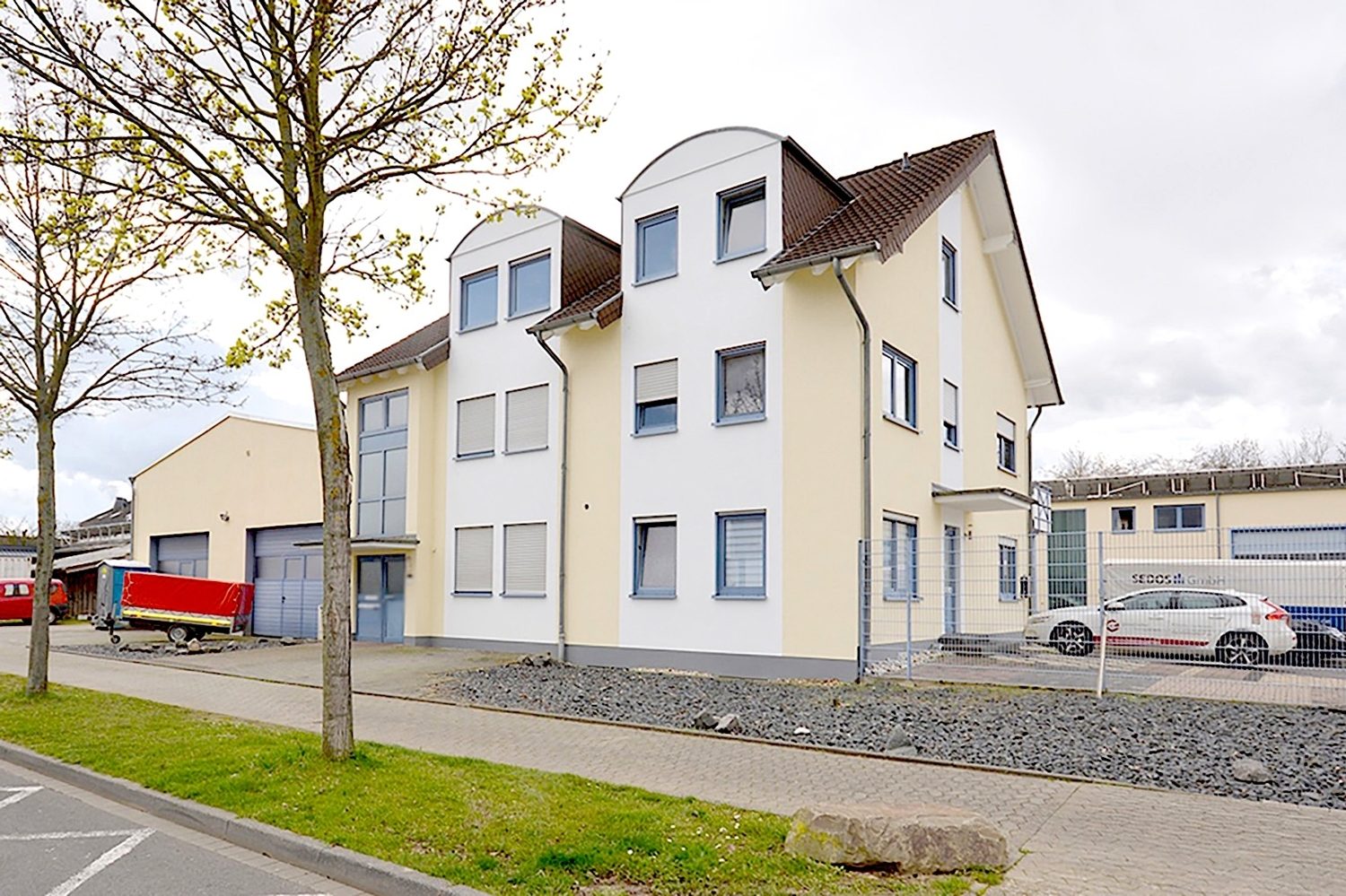 Gütelhöfer Immobilien - Immobilienangebot - Rheinbach - Alle - Ihr neues Office? Bezugsfreie 77m² Büroetage mit Kfz-Stellplatz in Rheinbach Industriegebiet