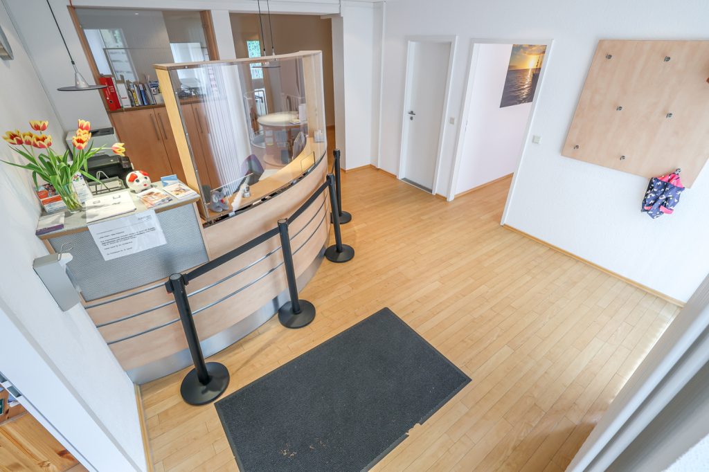 Gütelhöfer Immobilien - Immobilienangebot - Rheinbach - Alle - Wohnen und Arbeiten am Stadtpark! Investmentpaket aus vermieteter Praxis + Wohnung mit Dachterrasse