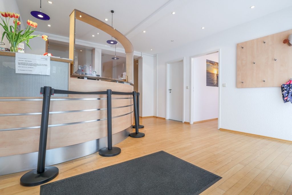 Gütelhöfer Immobilien - Immobilienangebot - Rheinbach - Alle - Wohnen und Arbeiten am Stadtpark! Investmentpaket aus vermieteter Praxis + Wohnung mit Dachterrasse