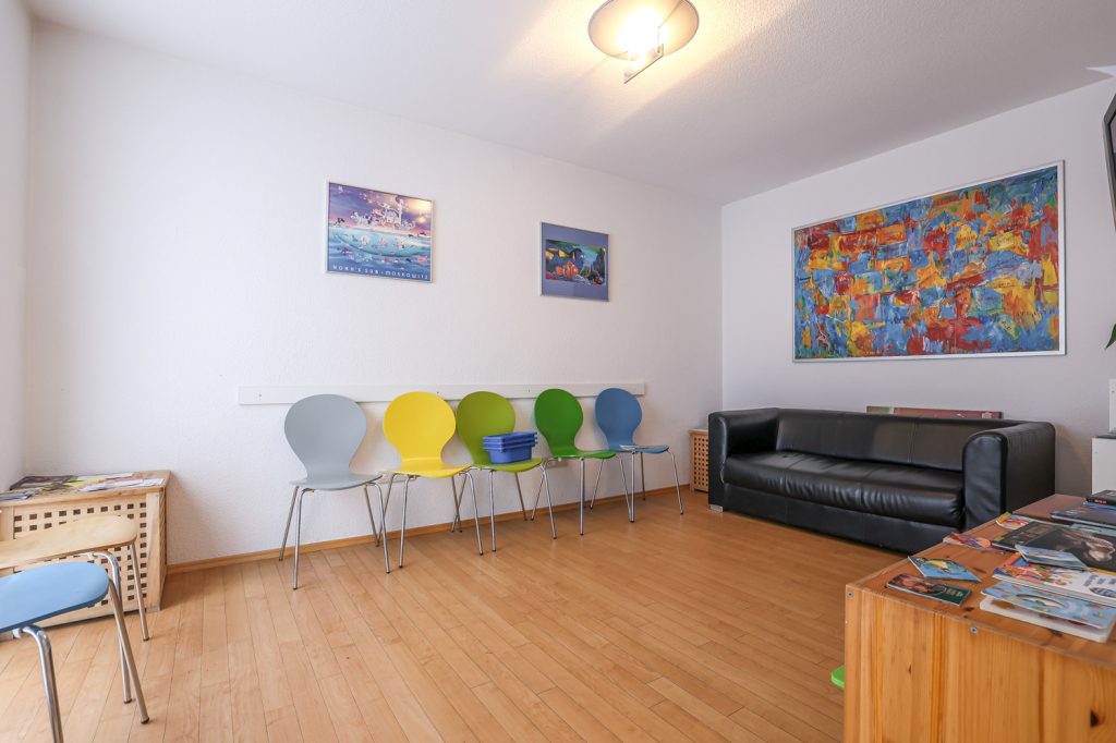 Gütelhöfer Immobilien - Immobilienangebot - Rheinbach - Alle - Wohnen und Arbeiten am Stadtpark! Investmentpaket aus vermieteter Praxis + Wohnung mit Dachterrasse