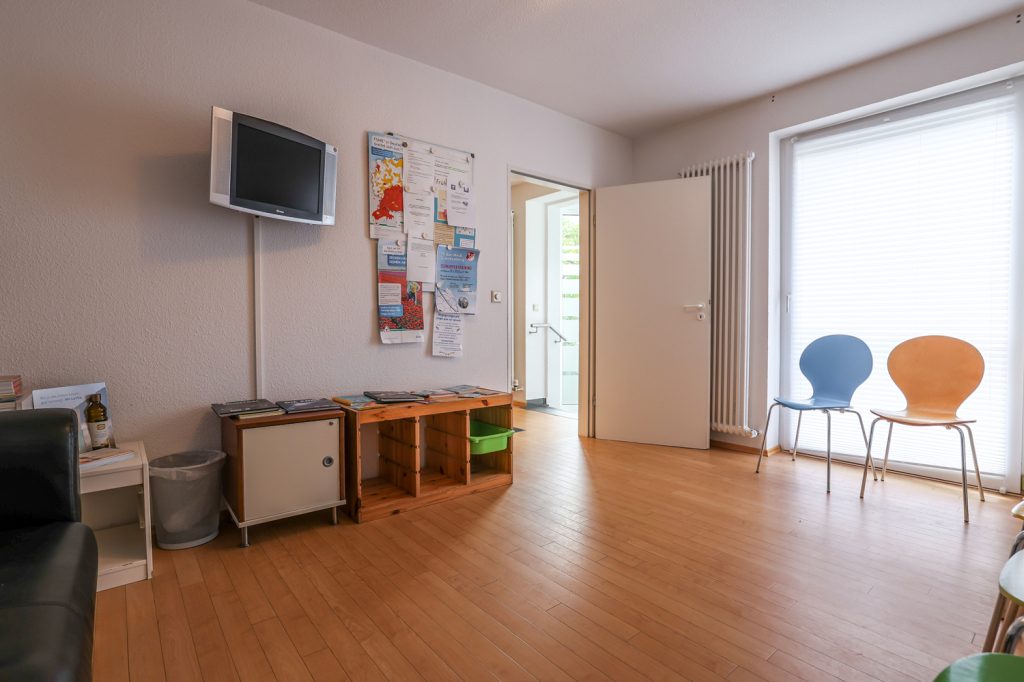 Gütelhöfer Immobilien - Immobilienangebot - Rheinbach - Alle - Wohnen und Arbeiten am Stadtpark! Investmentpaket aus vermieteter Praxis + Wohnung mit Dachterrasse