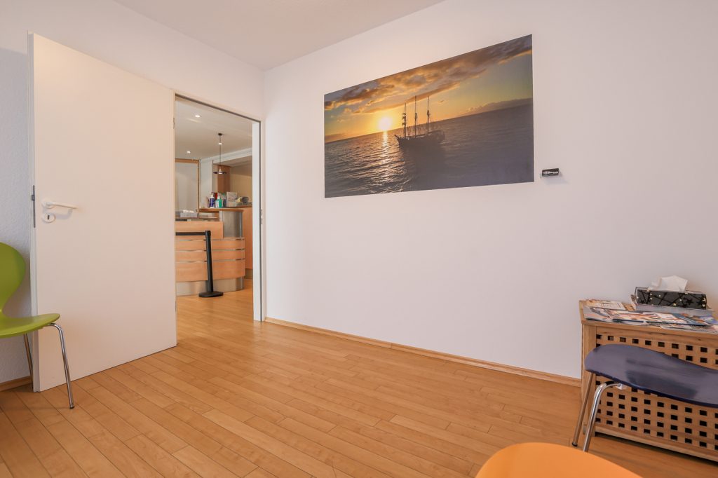Gütelhöfer Immobilien - Immobilienangebot - Rheinbach - Alle - Wohnen und Arbeiten am Stadtpark! Investmentpaket aus vermieteter Praxis + Wohnung mit Dachterrasse