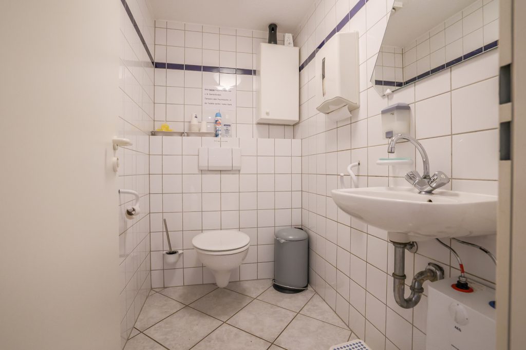Gütelhöfer Immobilien - Immobilienangebot - Rheinbach - Alle - Wohnen und Arbeiten am Stadtpark! Investmentpaket aus vermieteter Praxis + Wohnung mit Dachterrasse