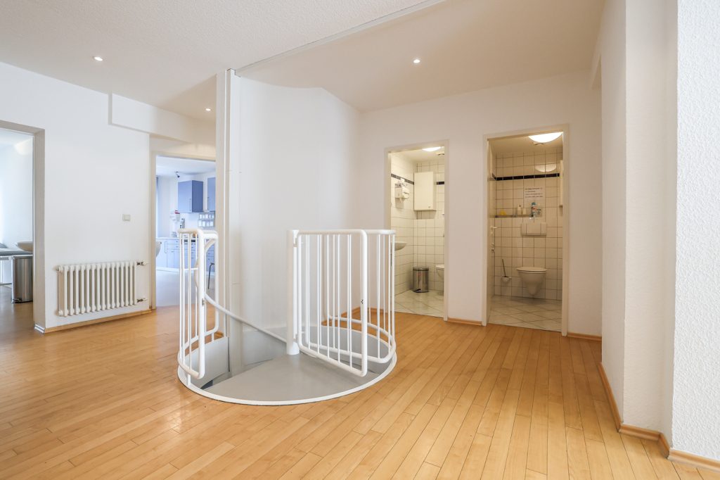 Gütelhöfer Immobilien - Immobilienangebot - Rheinbach - Alle - Wohnen und Arbeiten am Stadtpark! Investmentpaket aus vermieteter Praxis + Wohnung mit Dachterrasse