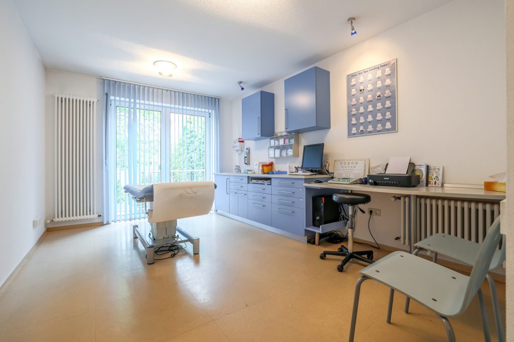 Gütelhöfer Immobilien - Immobilienangebot - Rheinbach - Alle - Wohnen und Arbeiten am Stadtpark! Investmentpaket aus vermieteter Praxis + Wohnung mit Dachterrasse