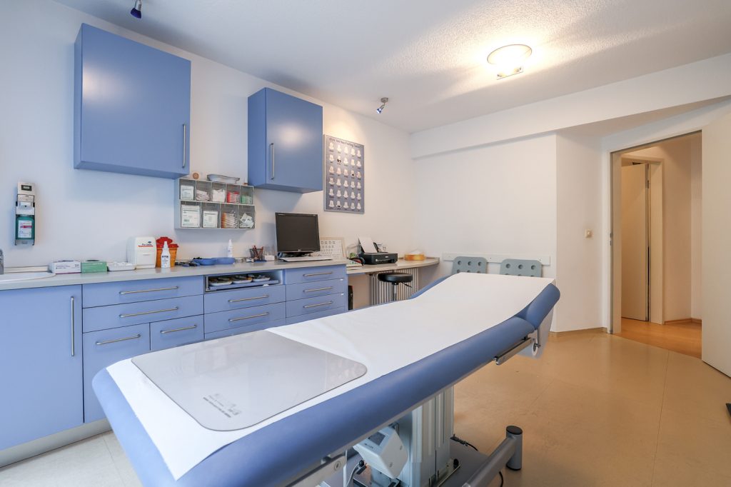 Gütelhöfer Immobilien - Immobilienangebot - Rheinbach - Alle - Wohnen und Arbeiten am Stadtpark! Investmentpaket aus vermieteter Praxis + Wohnung mit Dachterrasse