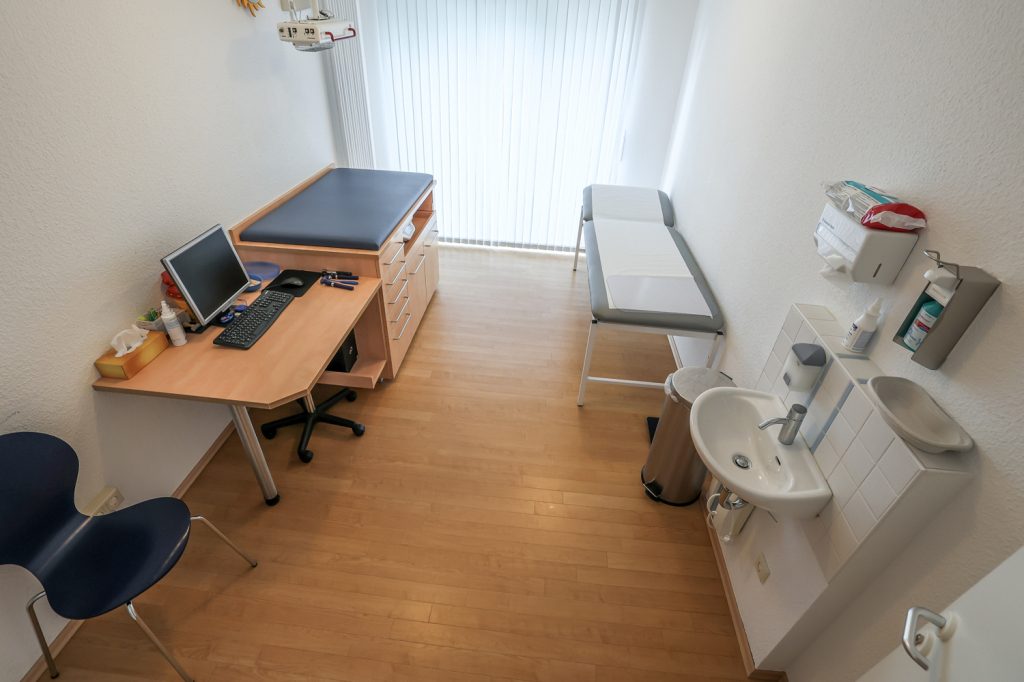 Gütelhöfer Immobilien - Immobilienangebot - Rheinbach - Alle - Wohnen und Arbeiten am Stadtpark! Investmentpaket aus vermieteter Praxis + Wohnung mit Dachterrasse