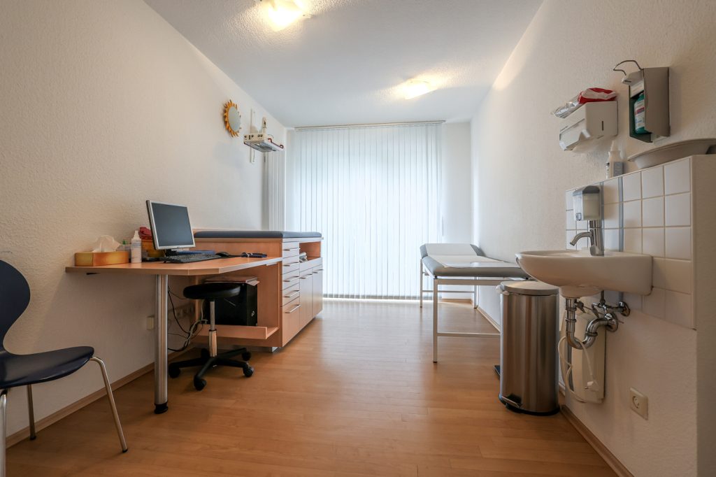 Gütelhöfer Immobilien - Immobilienangebot - Rheinbach - Alle - Wohnen und Arbeiten am Stadtpark! Investmentpaket aus vermieteter Praxis + Wohnung mit Dachterrasse
