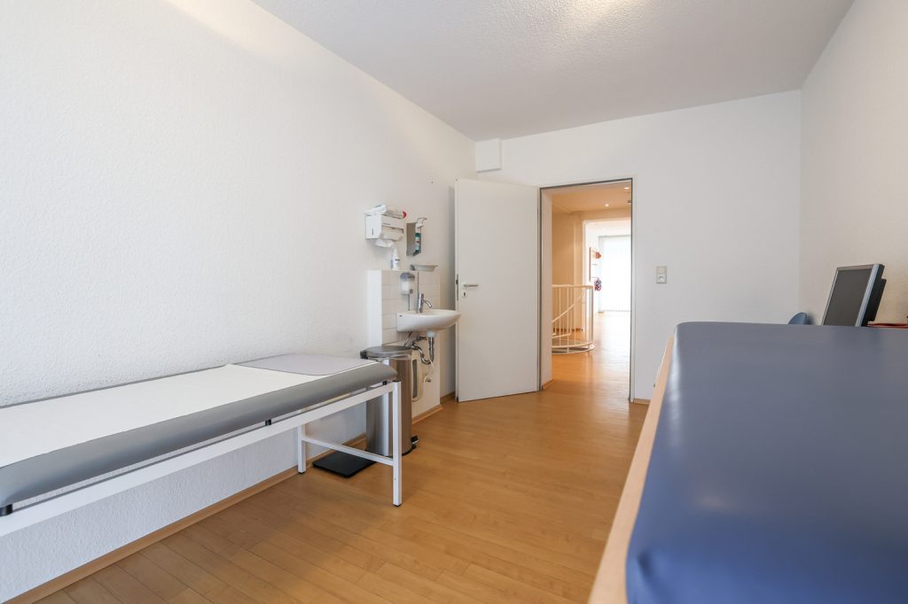 Gütelhöfer Immobilien - Immobilienangebot - Rheinbach - Alle - Wohnen und Arbeiten am Stadtpark! Investmentpaket aus vermieteter Praxis + Wohnung mit Dachterrasse
