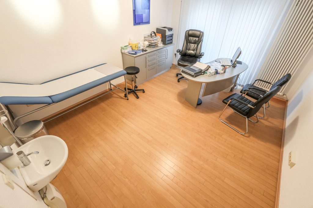 Gütelhöfer Immobilien - Immobilienangebot - Rheinbach - Alle - Wohnen und Arbeiten am Stadtpark! Investmentpaket aus vermieteter Praxis + Wohnung mit Dachterrasse