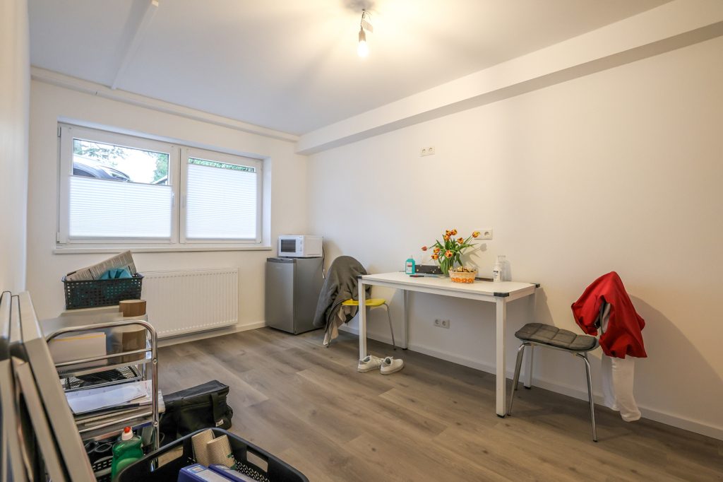 Gütelhöfer Immobilien - Immobilienangebot - Rheinbach - Alle - Wohnen und Arbeiten am Stadtpark! Investmentpaket aus vermieteter Praxis + Wohnung mit Dachterrasse