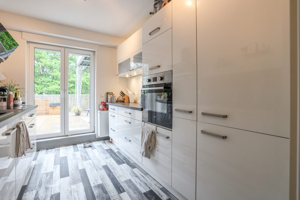 Gütelhöfer Immobilien - Immobilienangebot - Rheinbach - Alle - Wohnen und Arbeiten am Stadtpark! Investmentpaket aus vermieteter Praxis + Wohnung mit Dachterrasse
