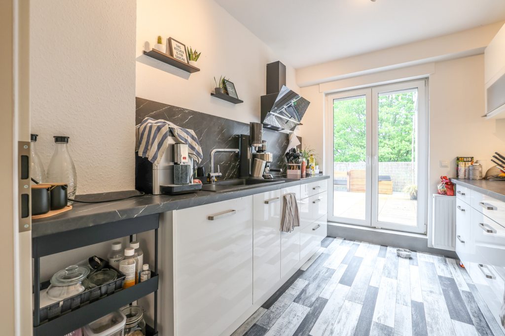 Gütelhöfer Immobilien - Immobilienangebot - Rheinbach - Alle - Wohnen und Arbeiten am Stadtpark! Investmentpaket aus vermieteter Praxis + Wohnung mit Dachterrasse