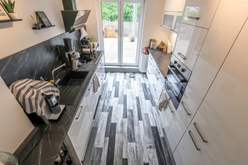 Gütelhöfer Immobilien - Immobilienangebot - Rheinbach - Alle - Wohnen und Arbeiten am Stadtpark! Investmentpaket aus vermieteter Praxis + Wohnung mit Dachterrasse