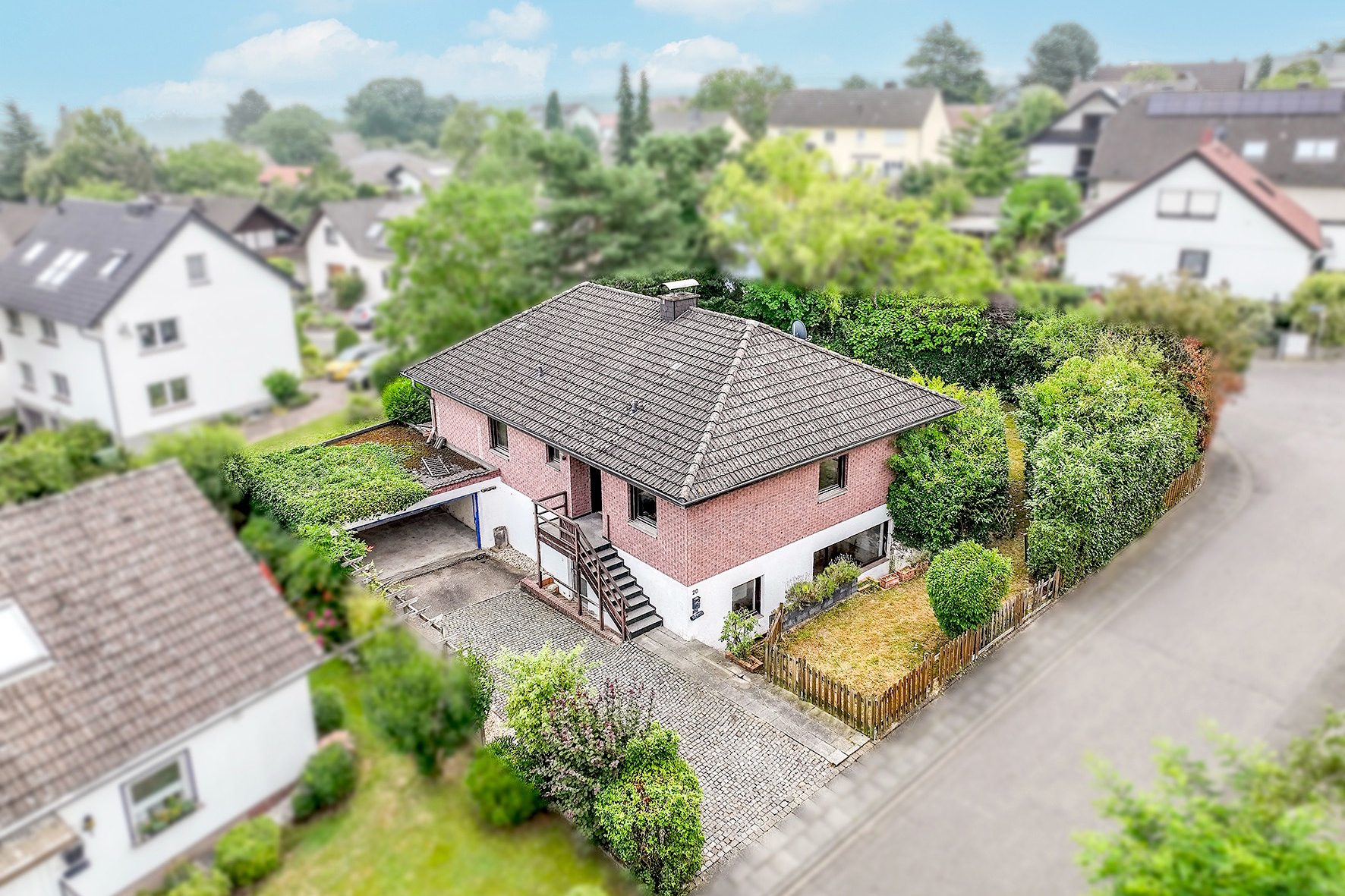 Gütelhöfer Immobilien - Immobilienangebot - Rheinbach / Merzbach - Alle - Modernisierungsbedürftiges Einfamilienhaus mit Terrasse, Garten und Doppelgarage in Merzbach