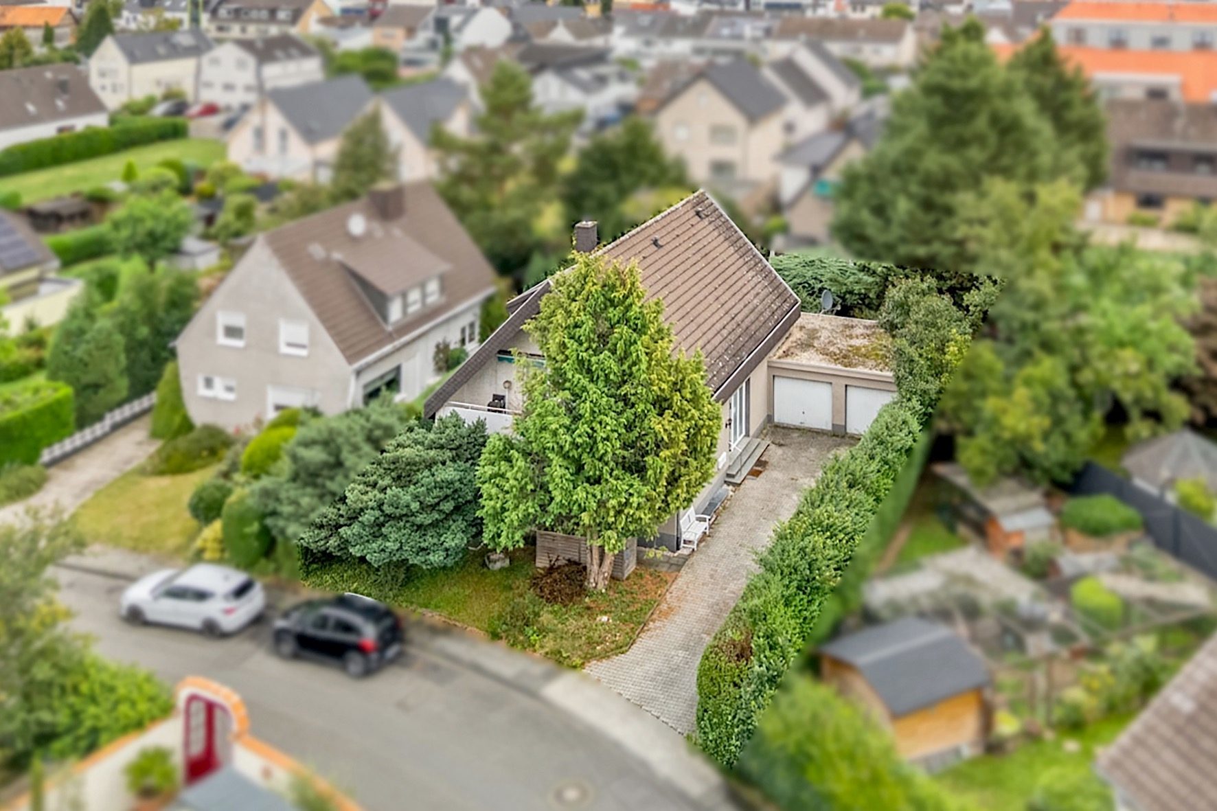 Gütelhöfer Immobilien - Immobilienangebot - Swisttal / Heimerzheim - Alle - Solide vermietetes 3-Familienhaus mit 2 Garagen, 3 Balkonen und Garten in Swisttal / Heimerzheim
