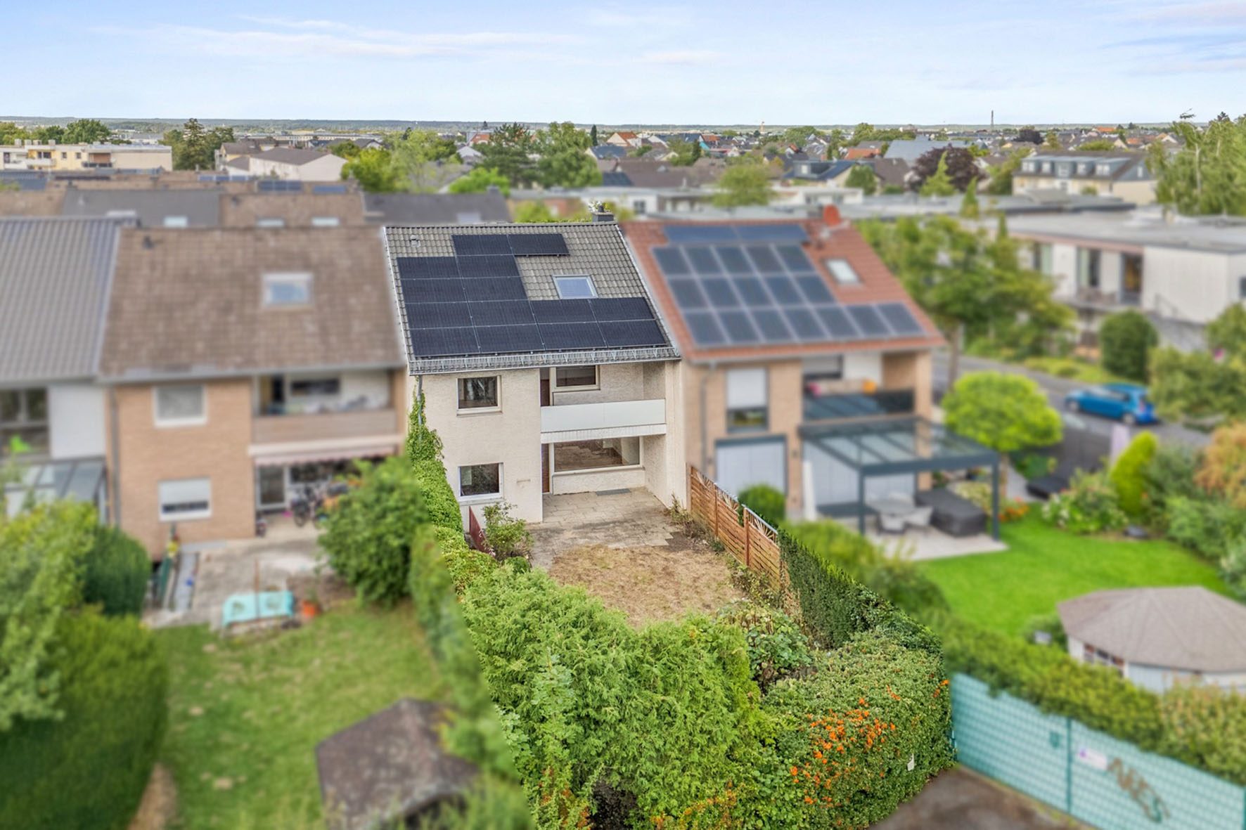 Gütelhöfer Immobilien - Immobilienangebot - Rheinbach - Alle - Bezugsfreies Reihenhaus mit Garten, Garage, Balkon und PV-Anlage in Rheinbach direkt am Freizeitpark