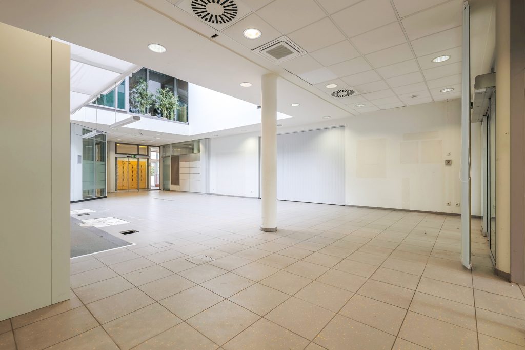 Gütelhöfer Immobilien - Immobilienangebot - Rheinbach - Alle - Ladenlokal für Filialisten in prominenter A-Lage der Rheinbacher City - mit Gestaltungsmöglichkeiten