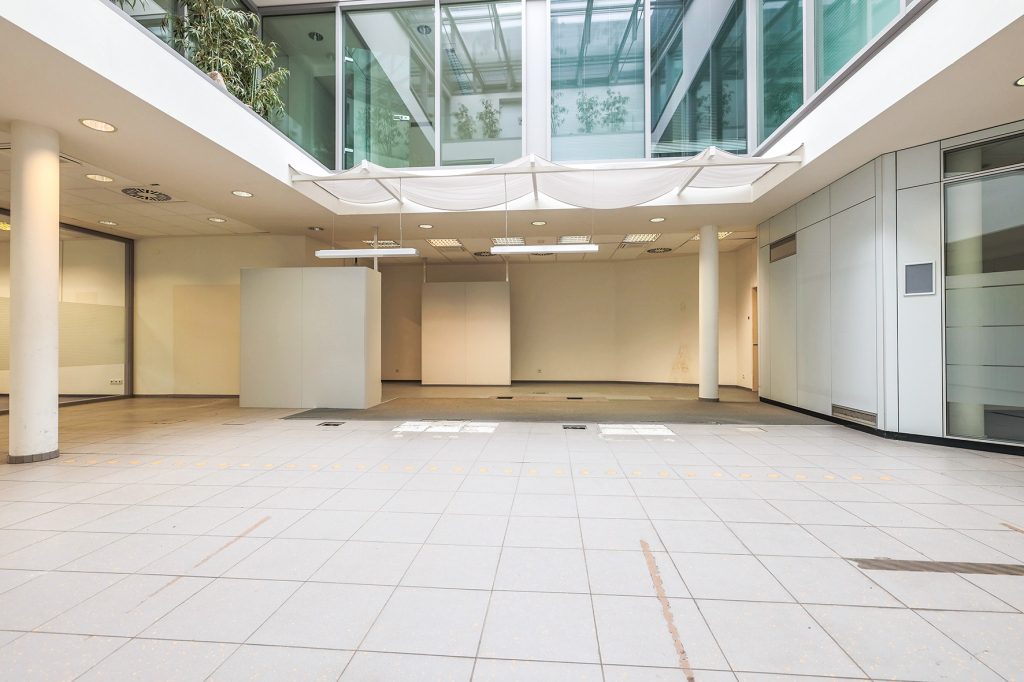 Gütelhöfer Immobilien - Immobilienangebot - Rheinbach - Alle - Ladenlokal für Filialisten in prominenter A-Lage der Rheinbacher City - mit Gestaltungsmöglichkeiten
