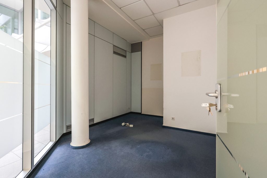 Gütelhöfer Immobilien - Immobilienangebot - Rheinbach - Alle - Ladenlokal für Filialisten in prominenter A-Lage der Rheinbacher City - mit Gestaltungsmöglichkeiten