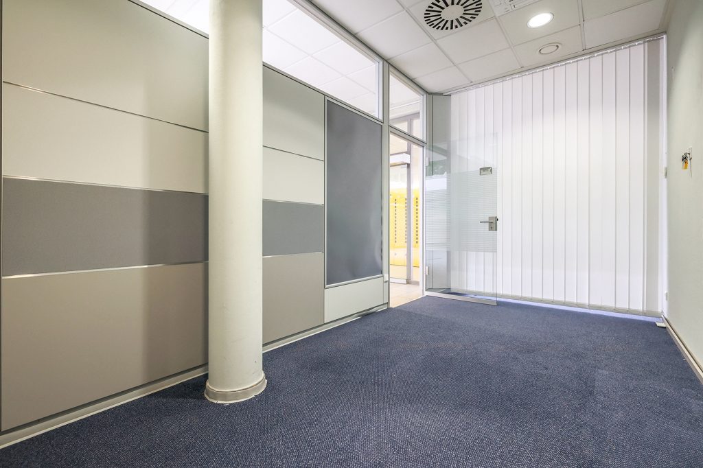Gütelhöfer Immobilien - Immobilienangebot - Rheinbach - Alle - Ladenlokal für Filialisten in prominenter A-Lage der Rheinbacher City - mit Gestaltungsmöglichkeiten