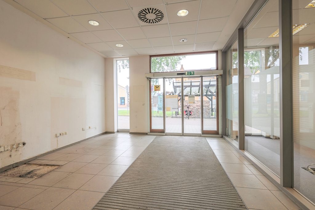 Gütelhöfer Immobilien - Immobilienangebot - Rheinbach - Alle - Ladenlokal für Filialisten in prominenter A-Lage der Rheinbacher City - mit Gestaltungsmöglichkeiten