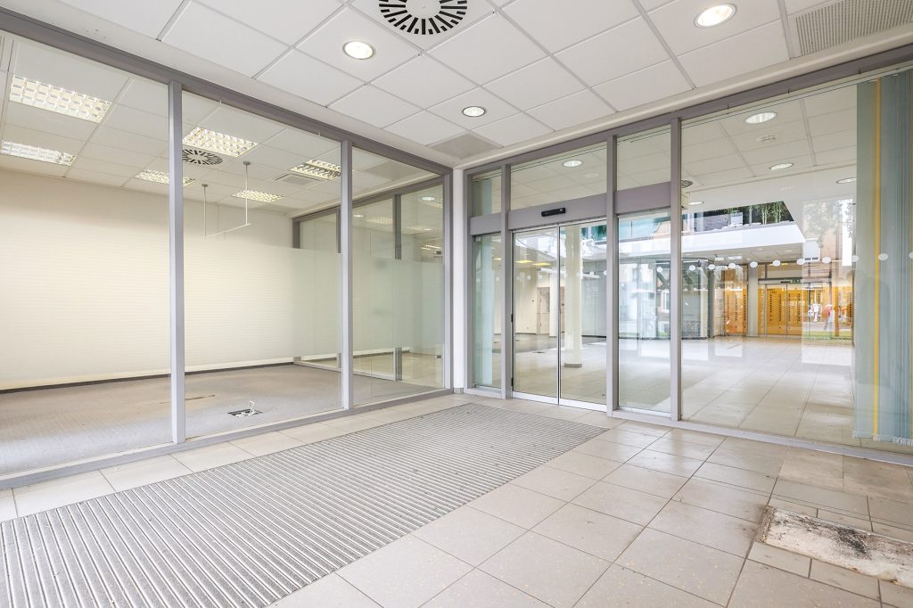 Gütelhöfer Immobilien - Immobilienangebot - Rheinbach - Alle - Ladenlokal für Filialisten in prominenter A-Lage der Rheinbacher City - mit Gestaltungsmöglichkeiten