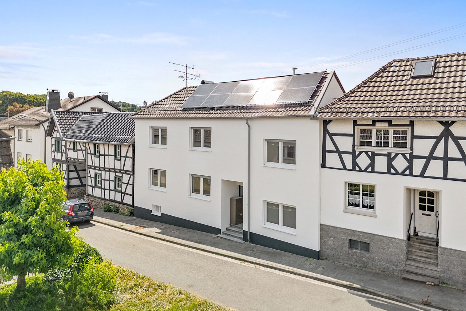Gütelhöfer Immobilien - Immobilienangebot - Rheinbach / Hilberath - Alle - NEUER PREIS! Kernsaniert und bezugsfrei! Großzügiges 220m² Einfamilienhaus in Neubauqualität