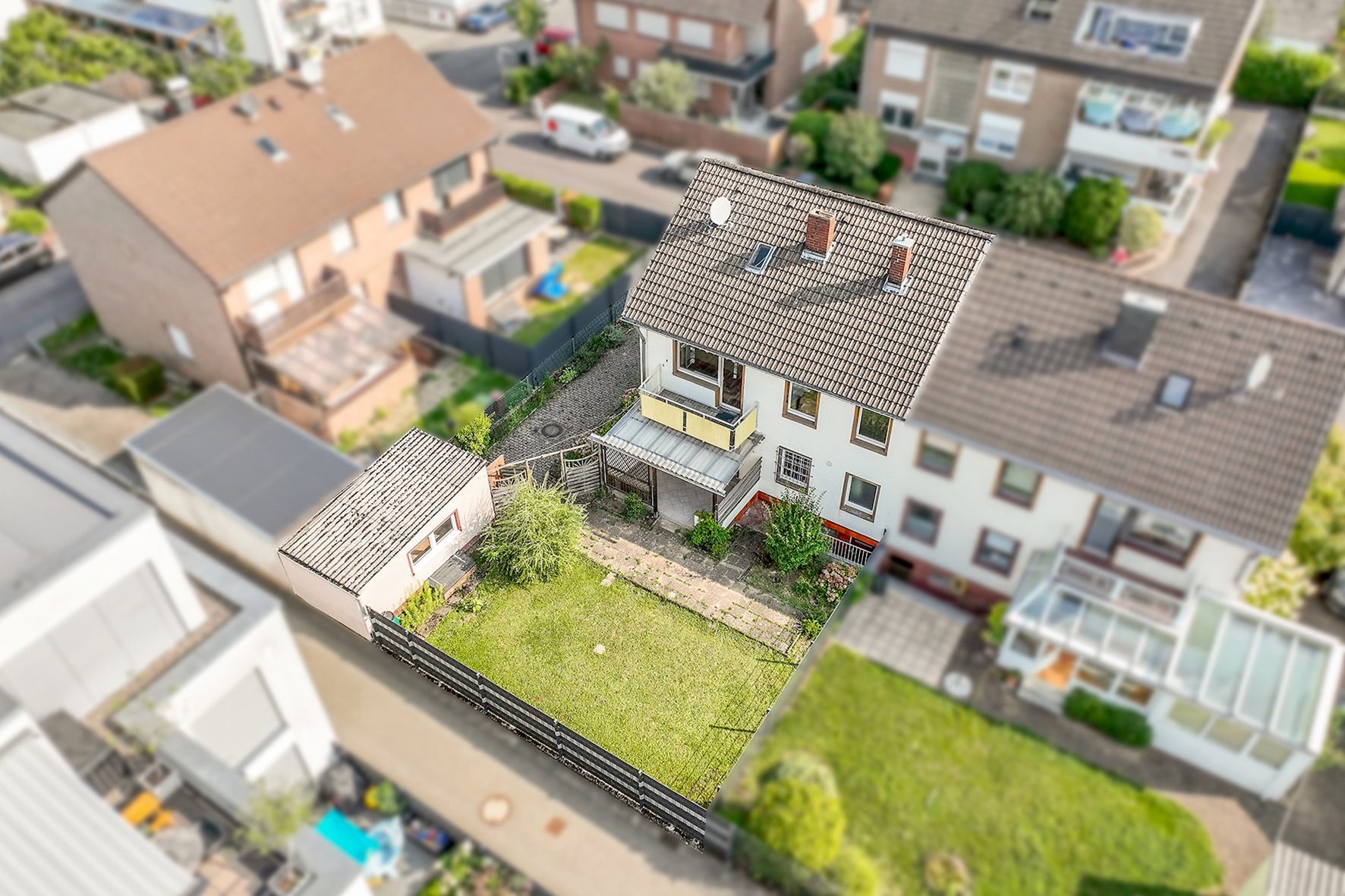 Gütelhöfer Immobilien - Immobilienangebot - Bornheim / Roisdorf - Alle - Bezugsfreies Zweifamilienhaus als Kapitalanlage oder zur eigenen Nutzung mit Potenzial in Roisdorf