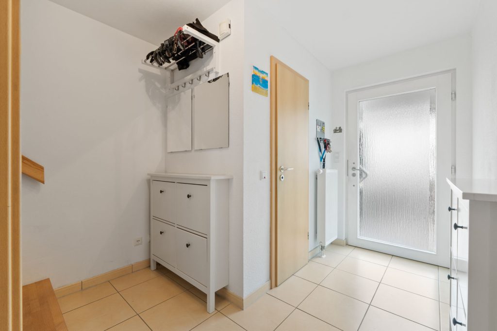 Gütelhöfer Immobilien - Immobilienangebot - Bonn / Tannenbusch - Alle - Junges Reihenmittelhaus mit Garten, Einbauküche und Kfz-Stellplatz in begehrter Lage von Tannenbusch