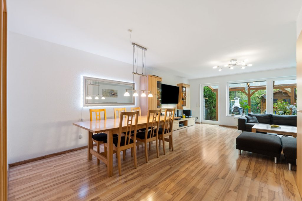 Gütelhöfer Immobilien - Immobilienangebot - Bonn / Tannenbusch - Alle - Junges Reihenmittelhaus mit Garten, Einbauküche und Kfz-Stellplatz in begehrter Lage von Tannenbusch