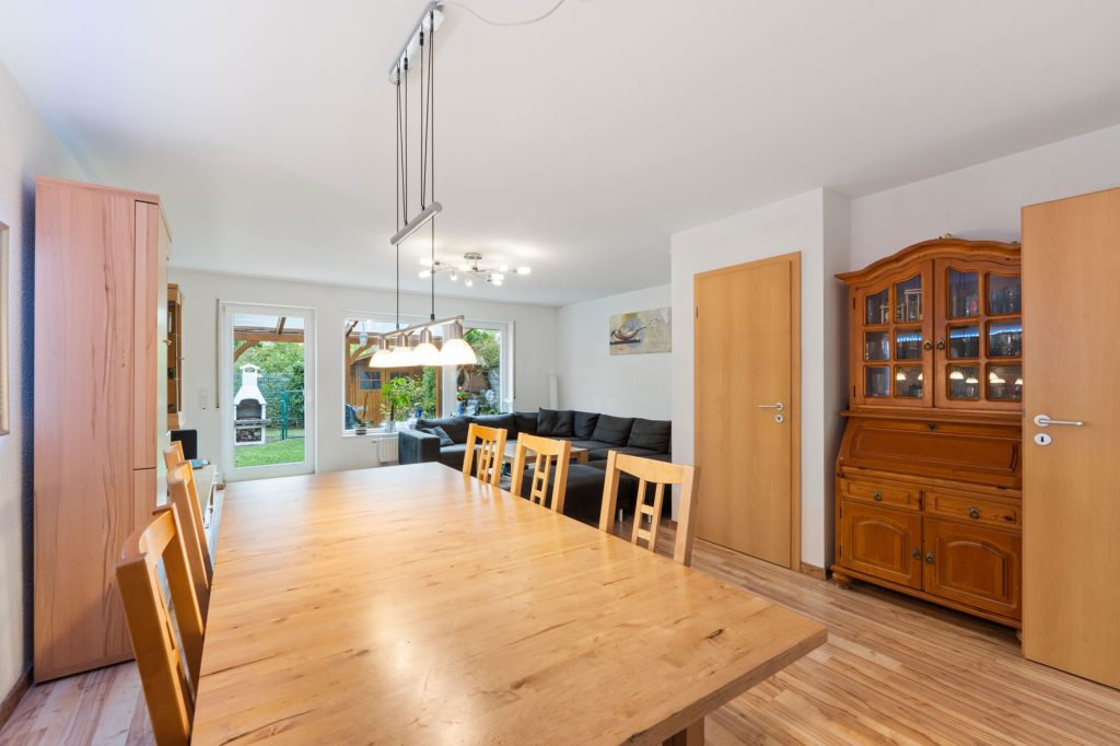 Gütelhöfer Immobilien - Immobilienangebot - Bonn / Tannenbusch - Alle - Junges Reihenmittelhaus mit Garten, Einbauküche und Kfz-Stellplatz in begehrter Lage von Tannenbusch