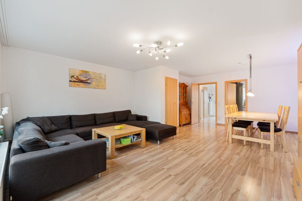 Gütelhöfer Immobilien - Immobilienangebot - Bonn / Tannenbusch - Alle - Junges Reihenmittelhaus mit Garten, Einbauküche und Kfz-Stellplatz in begehrter Lage von Tannenbusch