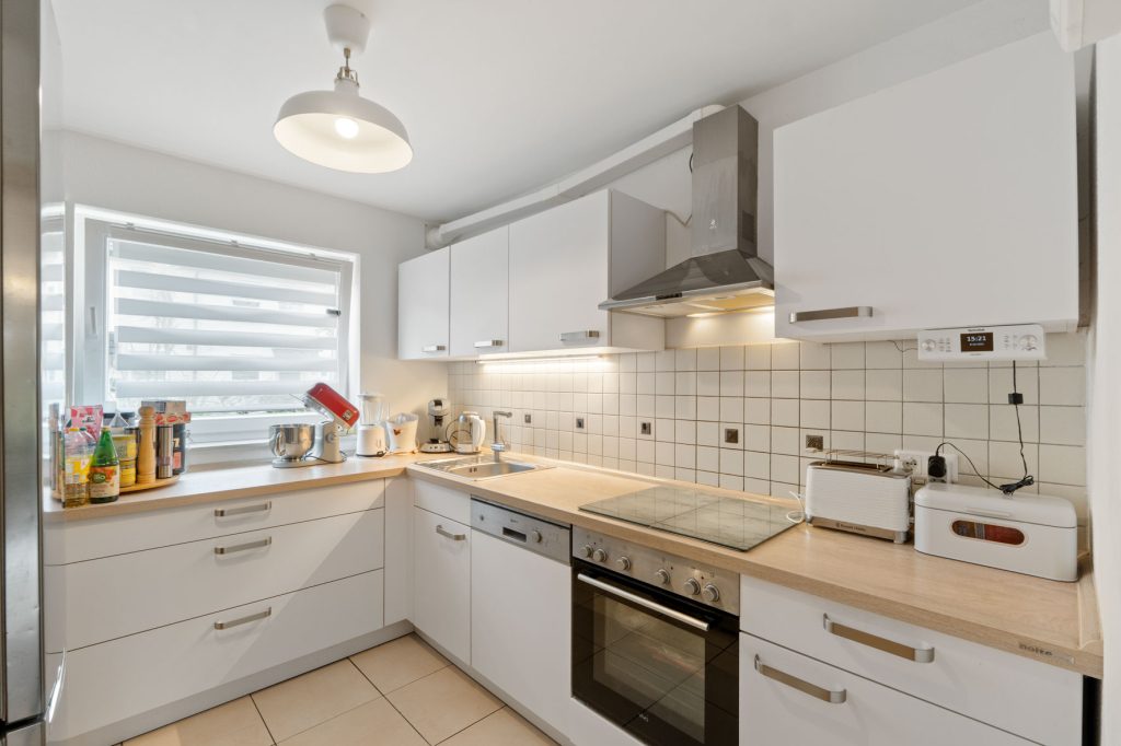 Gütelhöfer Immobilien - Immobilienangebot - Bonn / Tannenbusch - Alle - Junges Reihenmittelhaus mit Garten, Einbauküche und Kfz-Stellplatz in begehrter Lage von Tannenbusch