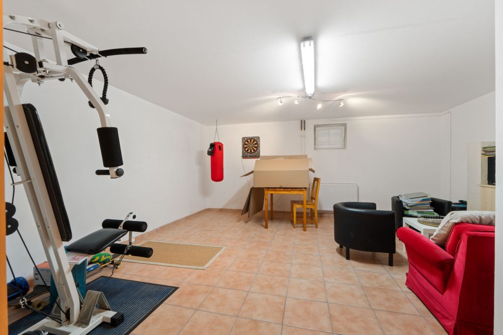 Gütelhöfer Immobilien - Immobilienangebot - Bonn / Tannenbusch - Alle - Junges Reihenmittelhaus mit Garten, Einbauküche und Kfz-Stellplatz in begehrter Lage von Tannenbusch