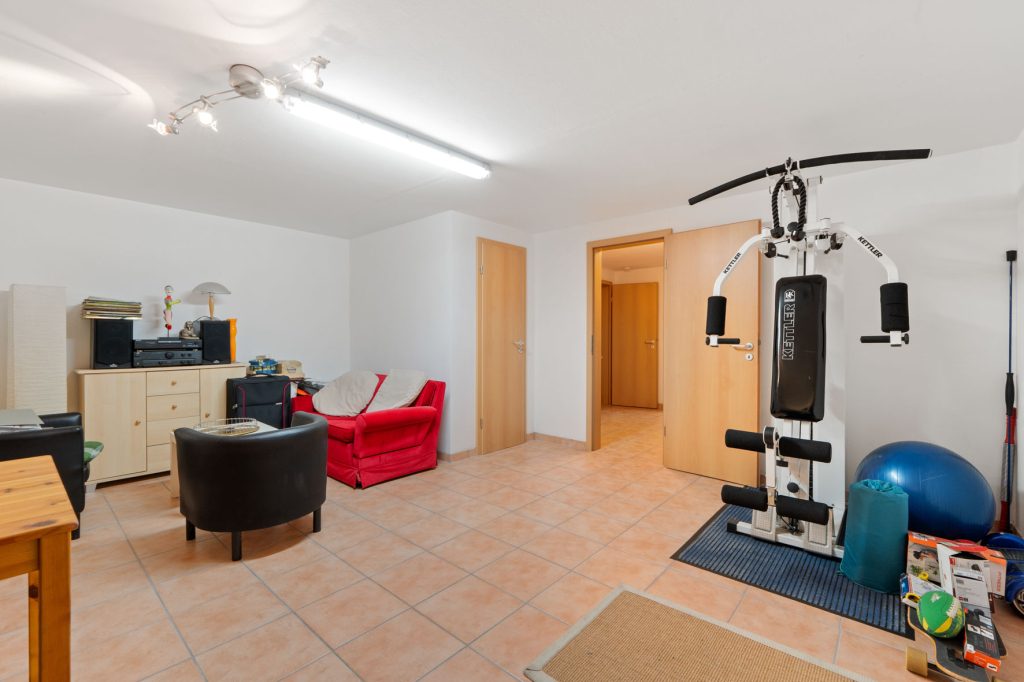 Gütelhöfer Immobilien - Immobilienangebot - Bonn / Tannenbusch - Alle - Junges Reihenmittelhaus mit Garten, Einbauküche und Kfz-Stellplatz in begehrter Lage von Tannenbusch