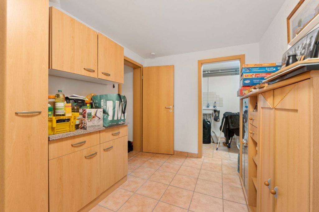 Gütelhöfer Immobilien - Immobilienangebot - Bonn / Tannenbusch - Alle - Junges Reihenmittelhaus mit Garten, Einbauküche und Kfz-Stellplatz in begehrter Lage von Tannenbusch