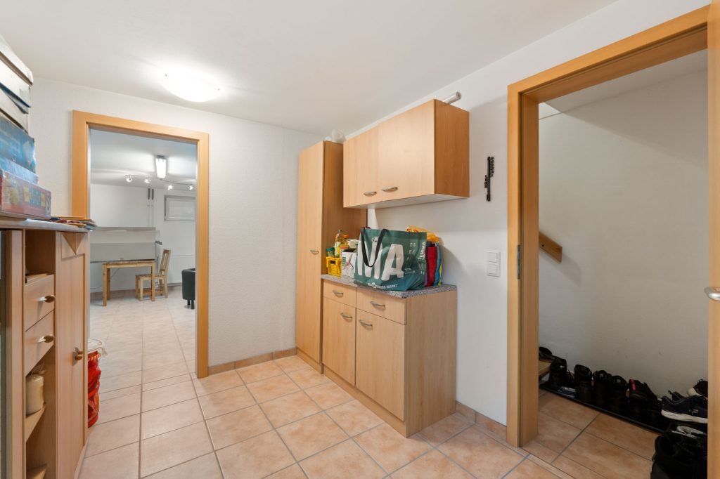 Gütelhöfer Immobilien - Immobilienangebot - Bonn / Tannenbusch - Alle - Junges Reihenmittelhaus mit Garten, Einbauküche und Kfz-Stellplatz in begehrter Lage von Tannenbusch