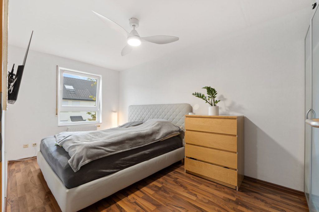 Gütelhöfer Immobilien - Immobilienangebot - Bonn / Tannenbusch - Alle - Junges Reihenmittelhaus mit Garten, Einbauküche und Kfz-Stellplatz in begehrter Lage von Tannenbusch