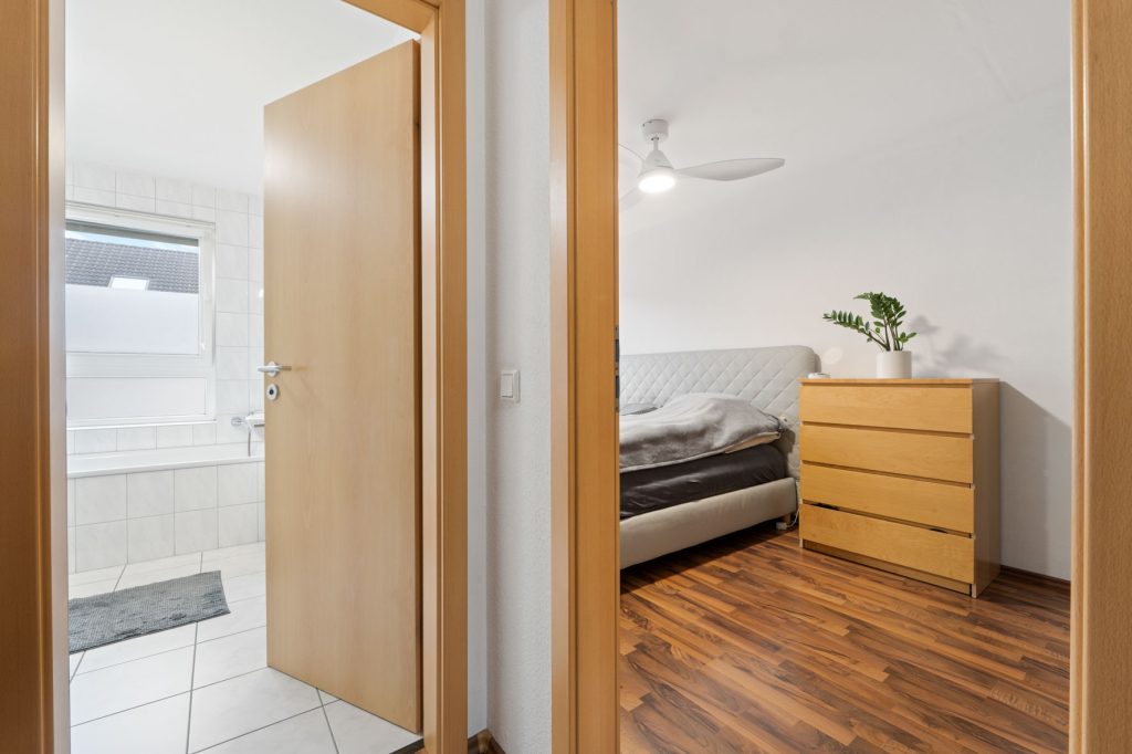 Gütelhöfer Immobilien - Immobilienangebot - Bonn / Tannenbusch - Alle - Junges Reihenmittelhaus mit Garten, Einbauküche und Kfz-Stellplatz in begehrter Lage von Tannenbusch