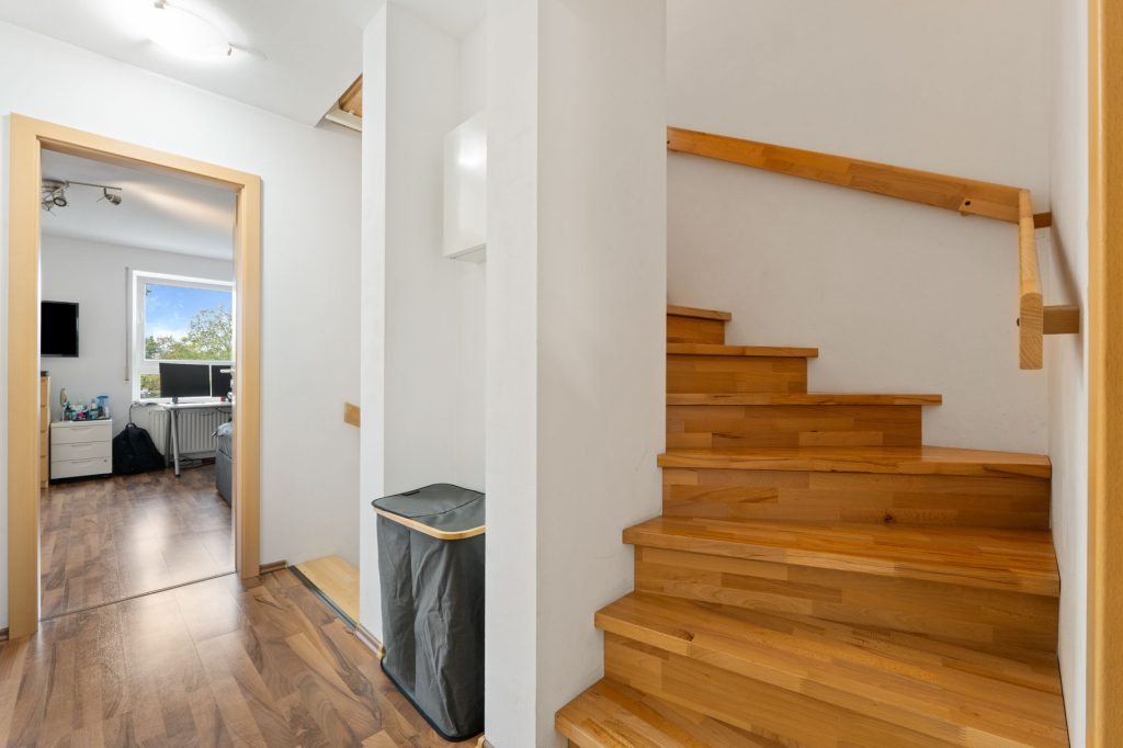 Gütelhöfer Immobilien - Immobilienangebot - Bonn / Tannenbusch - Alle - Junges Reihenmittelhaus mit Garten, Einbauküche und Kfz-Stellplatz in begehrter Lage von Tannenbusch